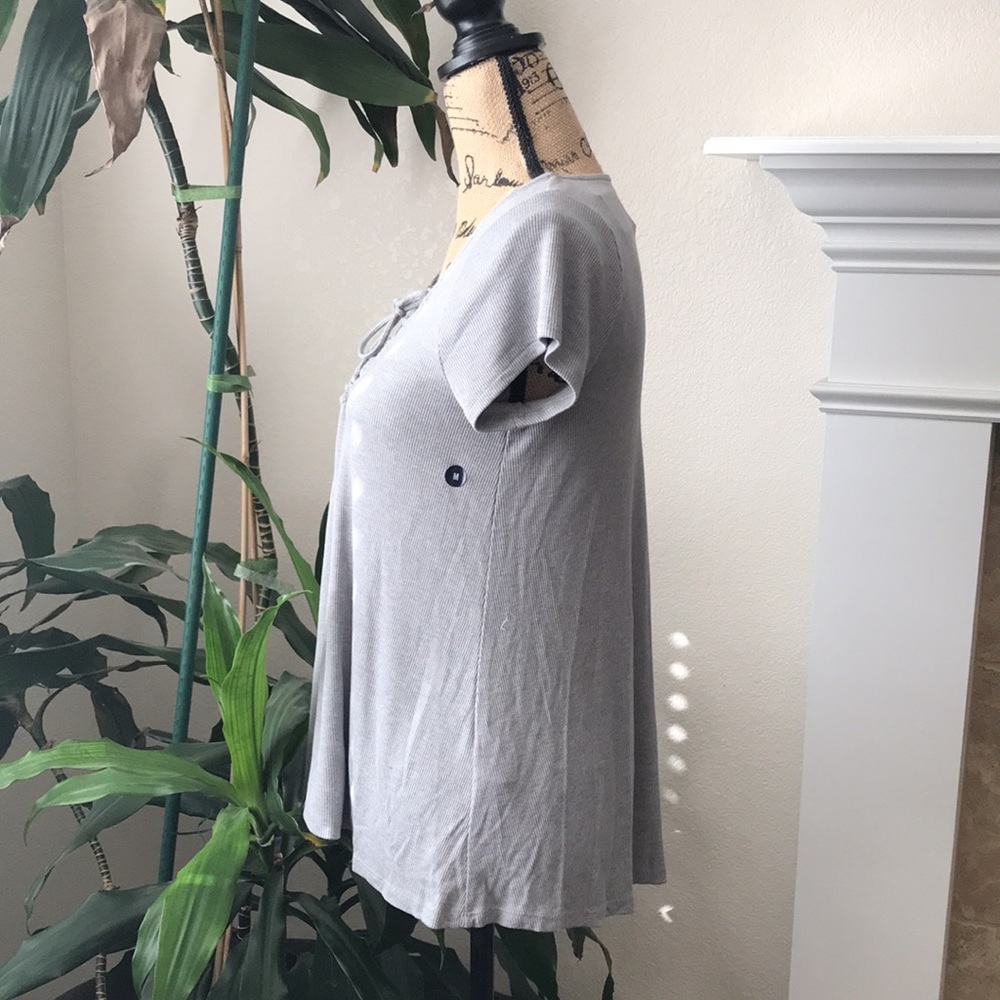 NWT Hollister Shirt. - Picture 3 of 9